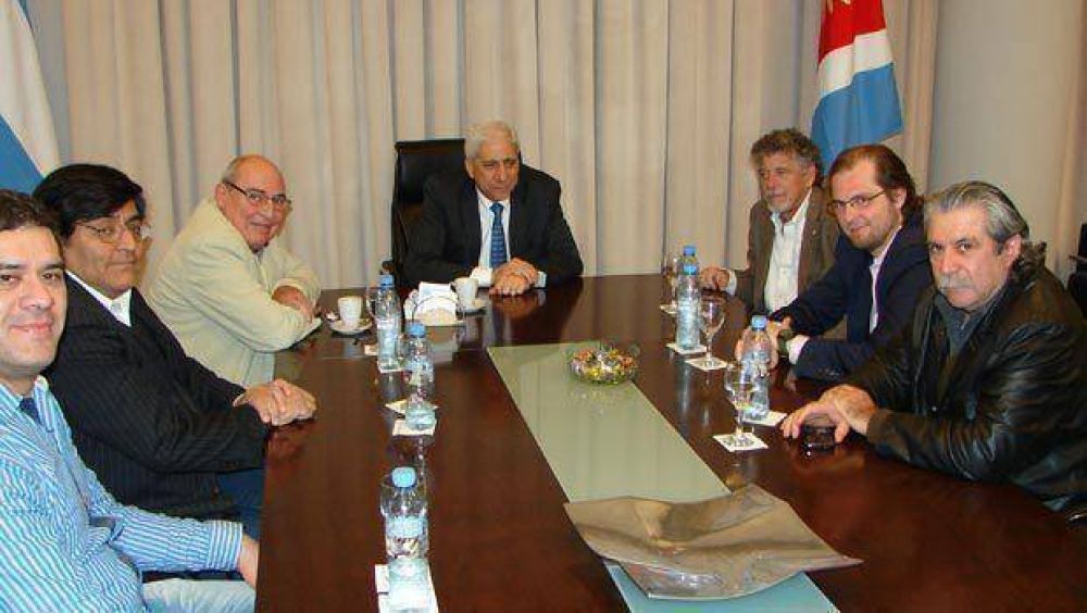 Jornada de trabajo agrario: Neder recibi� a funcionarios