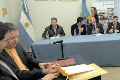 $ 4,5 millones para mejorar 10 viviendas en Sarmiento y llevar energ�a a 100 lotes en Trevelin