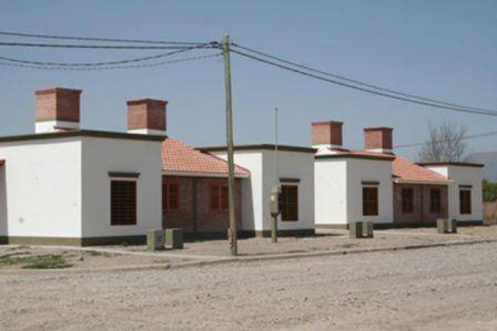 HOY SE ANUNCIA LA CONSTRUCCI�N DE 1.300 VIVIENDAS DEL IPV