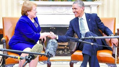 Obama recibi� a Bachelet y elogi� a Chile como �modelo de democracia�