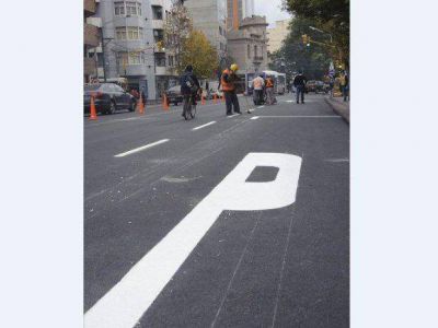 Desde hoy, hay carriles para los �mnibus y taxis en la avenida Belgrano