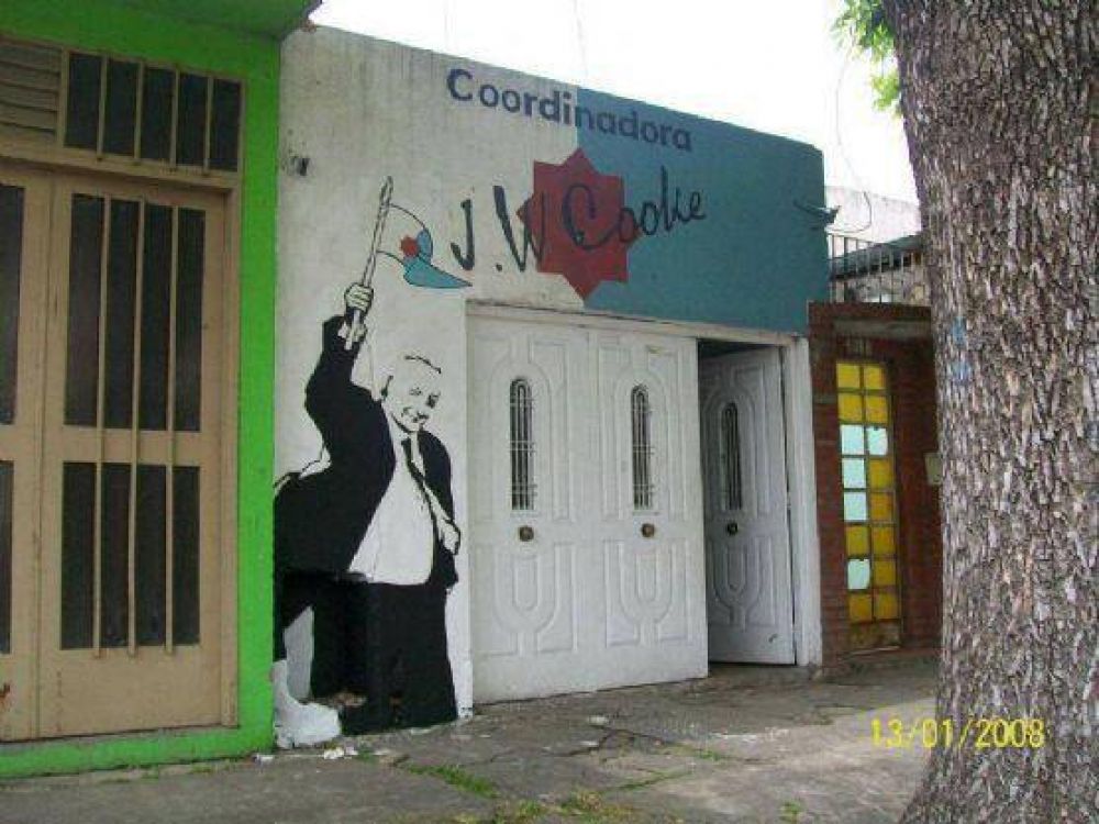 Ataque al local de la coordinadora John William Cooke: �Molesta que la barriada discuta pol�tica�, dijo Ib��ez