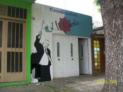 Ataque al local de la coordinadora John William Cooke: �Molesta que la barriada discuta pol�tica�, dijo Ib��ez