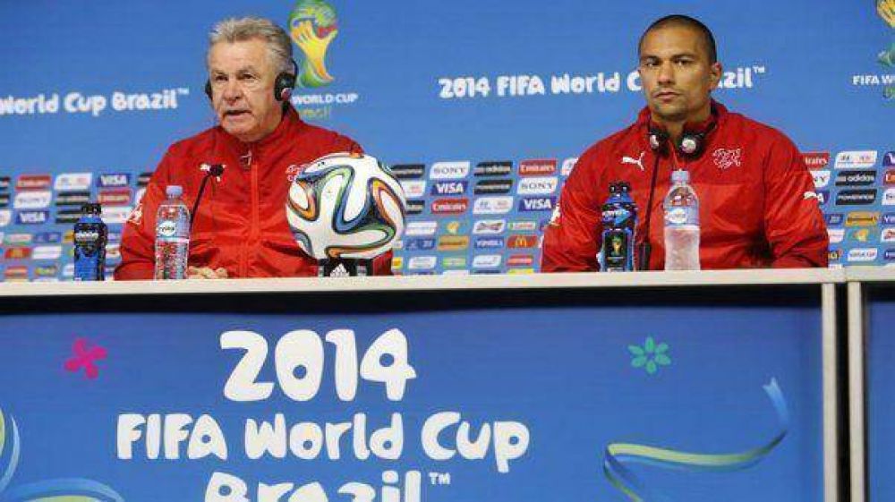Horas antes de enfrentar a la Selecci�n, falleci� el hermano del t�cnico de Suiza