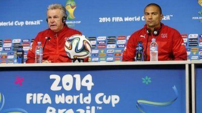 Horas antes de enfrentar a la Selecci�n, falleci� el hermano del t�cnico de Suiza