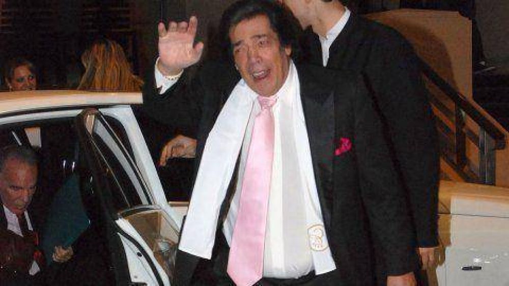 Cacho Casta�a est� internado en terapia intensiva