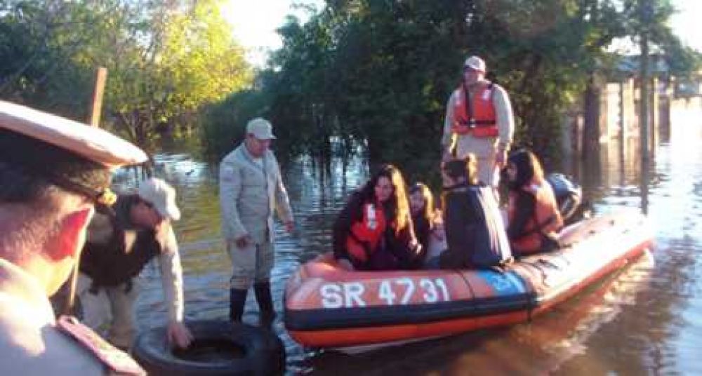 La Provincia contin�a la asistencia mientras esperan que baje el r�o
