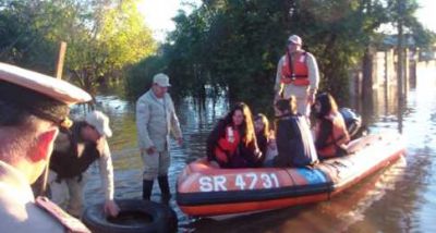 La Provincia contin�a la asistencia mientras esperan que baje el r�o