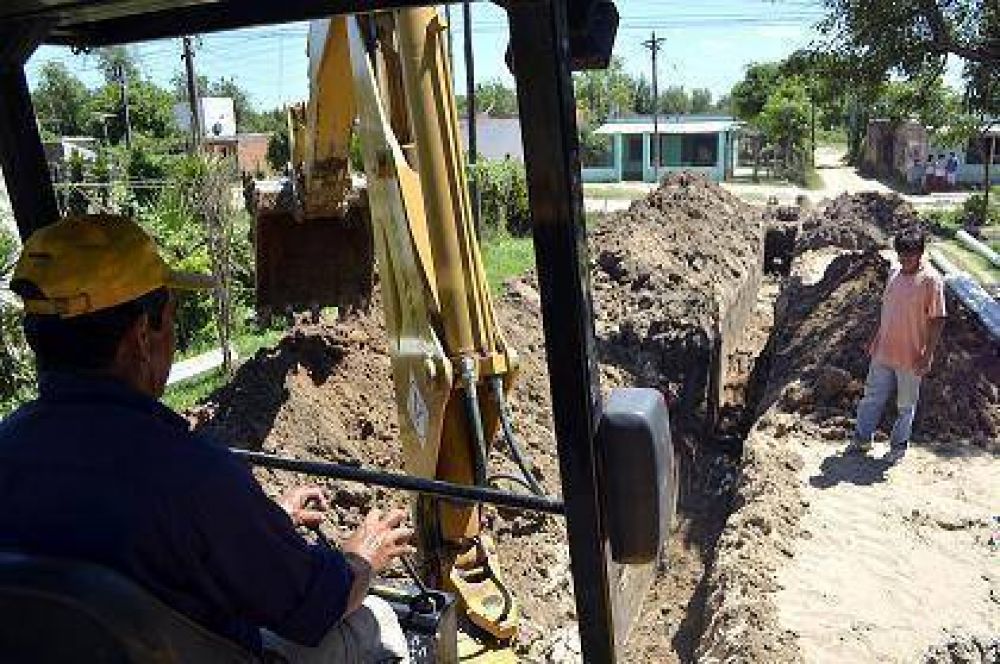 El Municipio capitalino avanza en la construcci�n de nuevas redes cloacales en los barrios Juan XXIII y San Benito