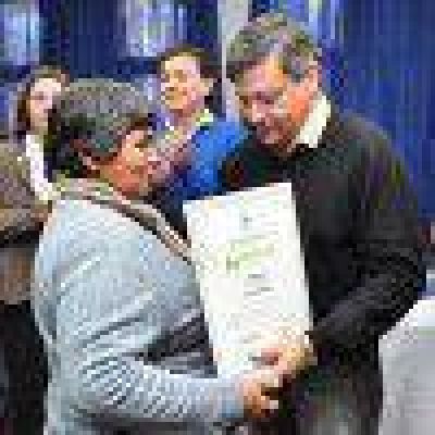 Peppo entreg� t�tulos de propiedad a familias de Puerto Vilelas
