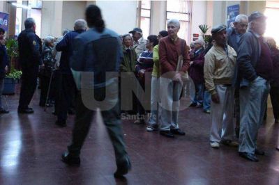 El cobro de servicios no pedidos, el principal problema en bancos