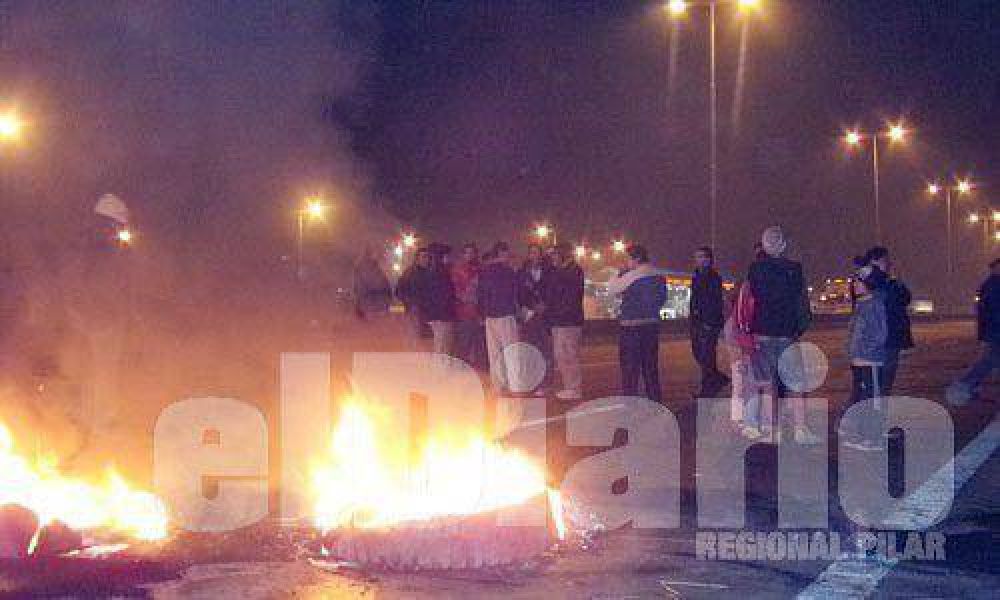 Piquete vecinal tras 26 horas sin luz