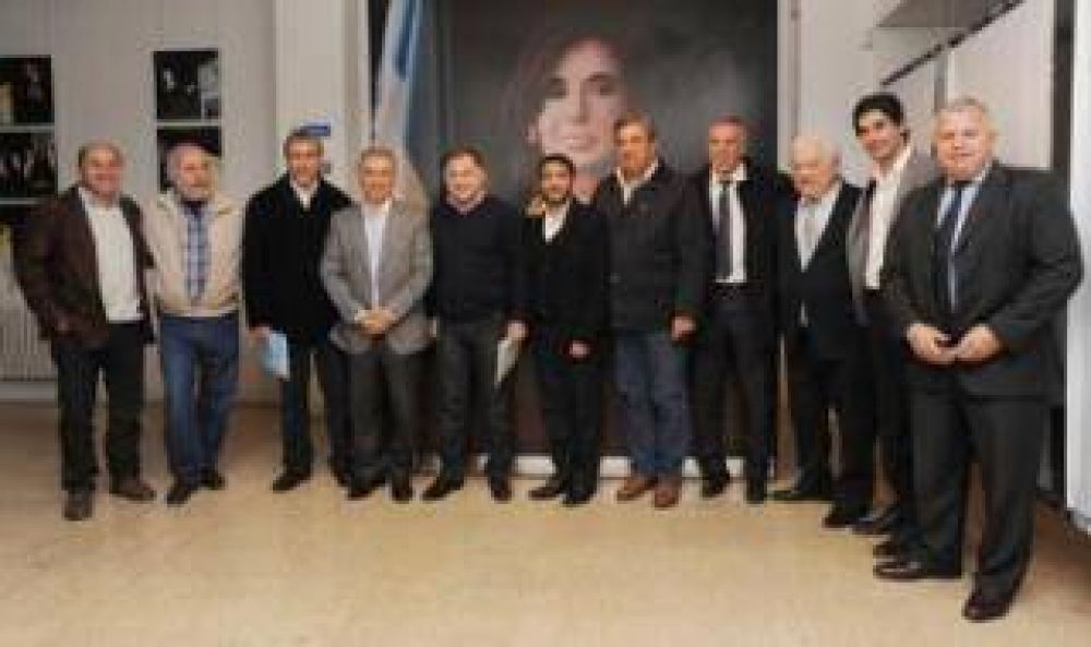 Polic�as comunales: Tras el decreto de Scioli, Granados se reuni� con intendentes de la FAM