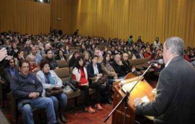 Dos asociaciones civiles firmaron sus escrituras y avanzan en el sue�o de la vivienda propia