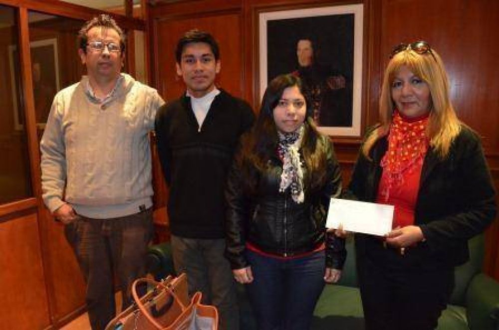 El Gobierno entreg� aportes al Instituto Superior de Formaci�n Docente