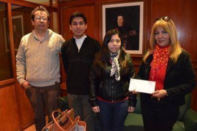 El Gobierno entreg� aportes al Instituto Superior de Formaci�n Docente