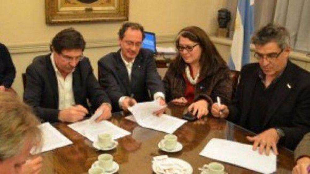 Pese al acuerdo, los docentes de la UNT seguir�n de paro