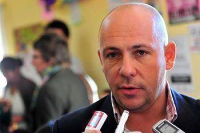 SASTRE DICE QUE ES M�S F�CIL SER RECIBIDO POR EL PAPA QUE POR EL GOBERNADOR