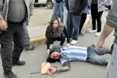 Hincha argentino atropellado por autom�vil en Rivadavia y Kennedy