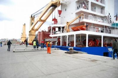 Llegan al puerto local equipos petroleros para incrementar la producci�n en Cerro Drag�n