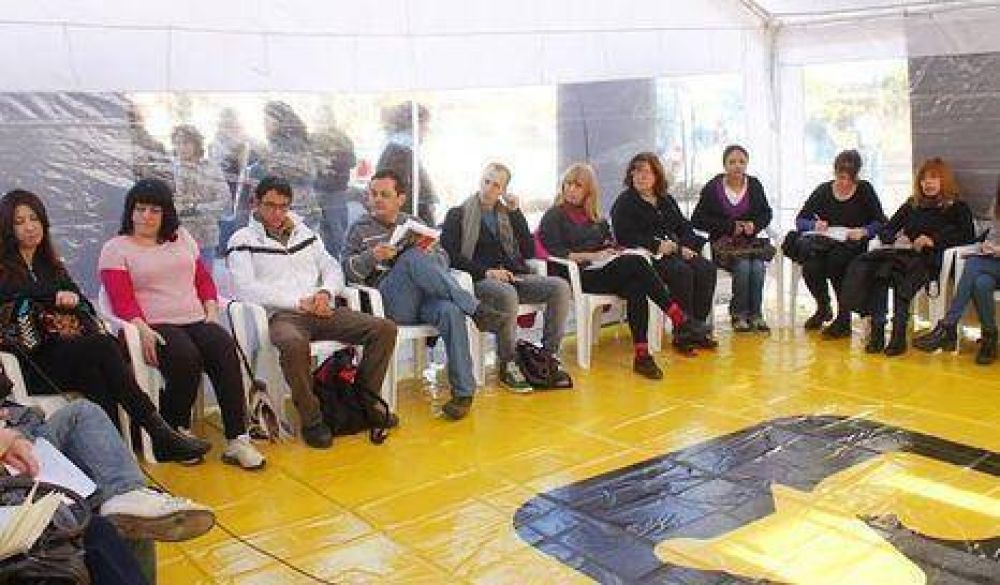 La Ciudad brinda talleres de b�squeda laboral en plazas