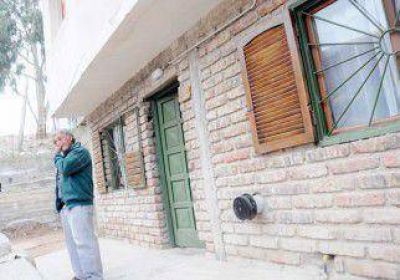 Entran a robarle y atrapa a un ladr�n dentro de su casa 