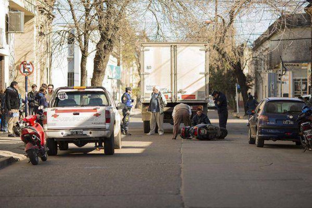Conocido abogado debi� ser hospitalizado luego de un accidente en moto