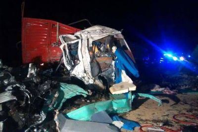 Grave accidente: chocaron dos camiones en la ruta 6 y murieron ambos conductores