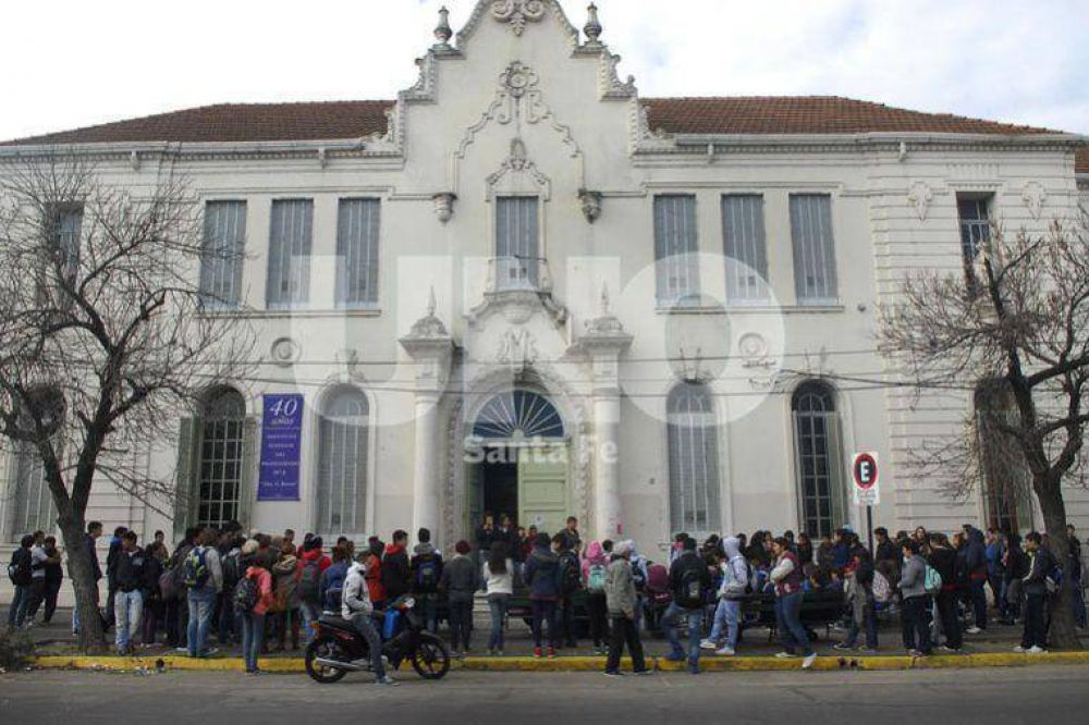 Boleto gratuito: alumnos van por una ley provincial
