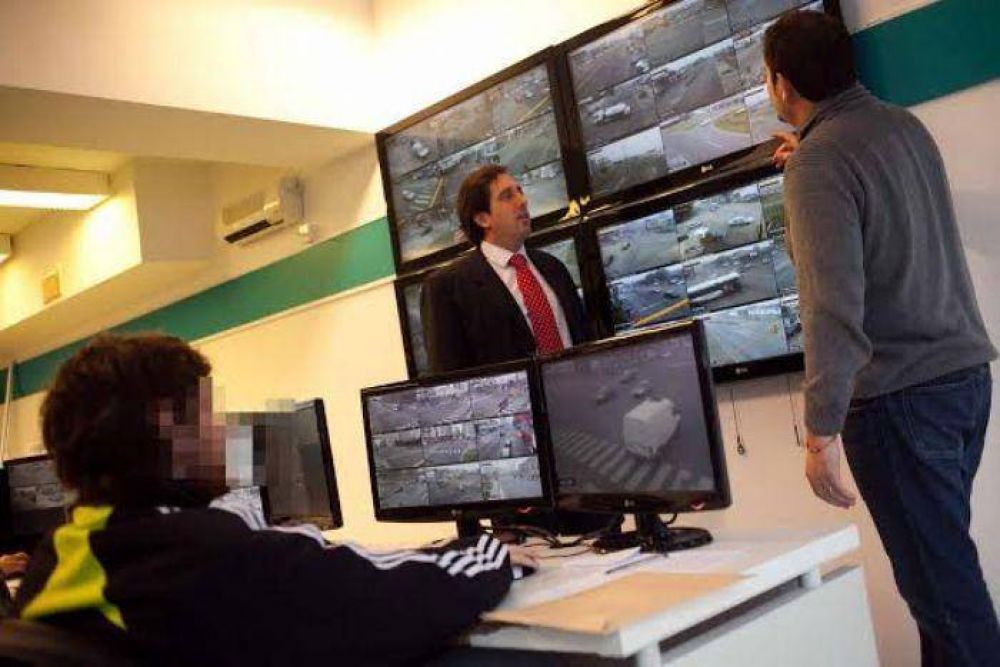 Les est� dando resultado!!! Logran detener a dos sujetos por las c�maras de seguridad