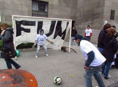 �Pate� un penal por el Boleto Universitario�