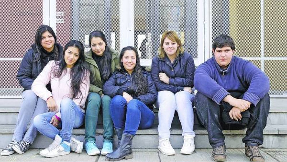 Uno de cada diez j�venes en la Argentina estudia y trabaja
