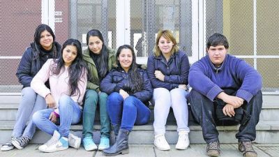 Uno de cada diez j�venes en la Argentina estudia y trabaja