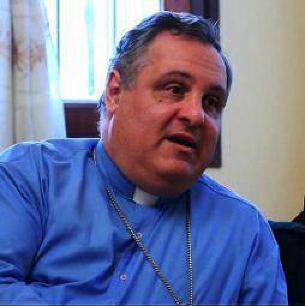 Ante duras cr�ticas al Papa Francisco, el obispo sali� a defenderlo