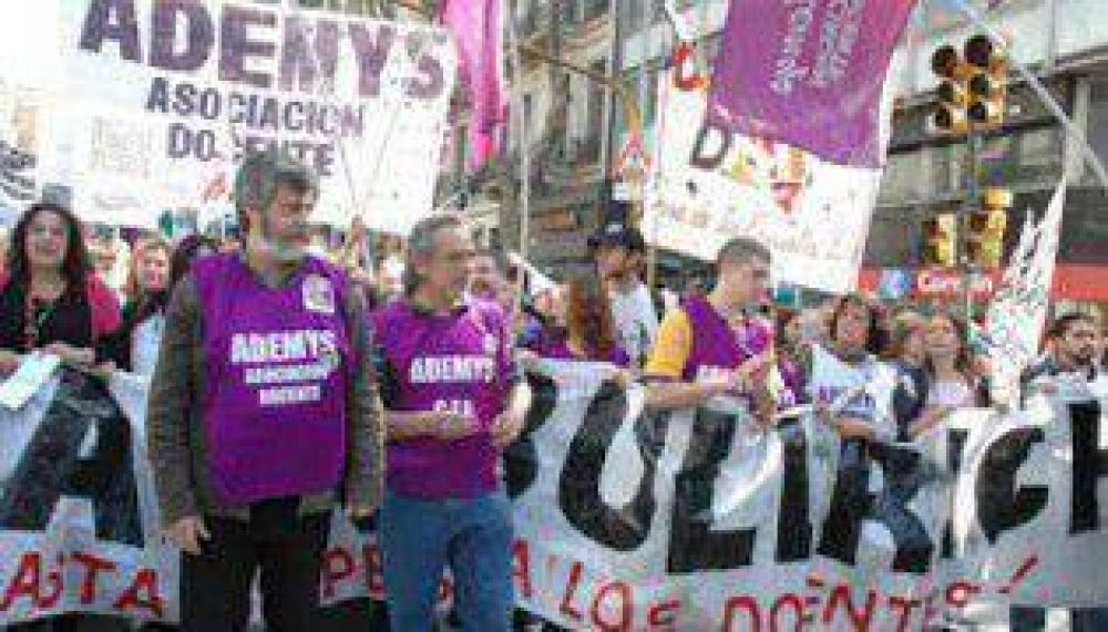 Gremio docente porte�o anunci� cese de actividades y paro