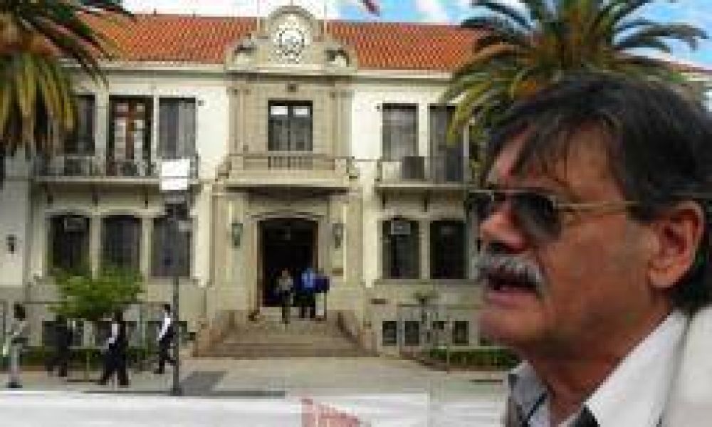 AMP intim� al gobierno a que reintegre los descuentos a docentes