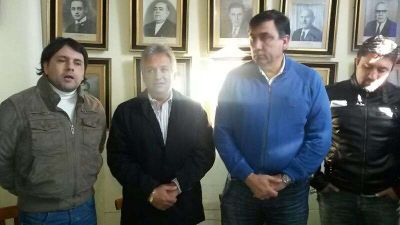 Bosetti mostr� los planos de las remodelaciones del Estadio de Vargas en la Liga
