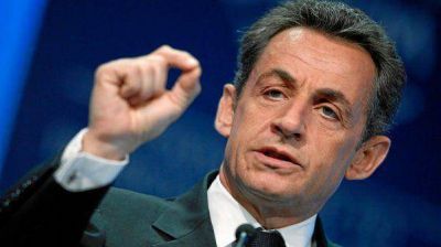 Nicolas Sarkozy rechaz� las acusaciones y denunci� un 