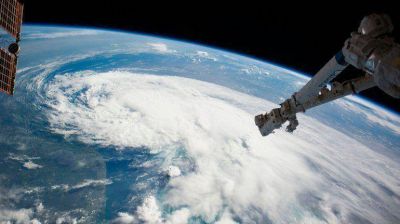 Arthur se aleja de Florida y amenaza los festejos por el 4 de julio en las Carolinas