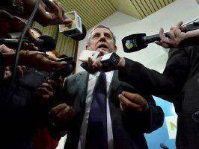 Quiroga garantiz� multas para los violentos