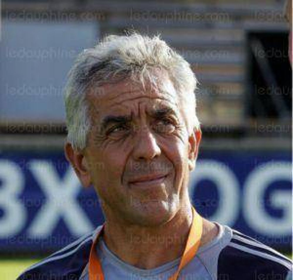  Destacado entrenador de rugby franc�s visita San Juan