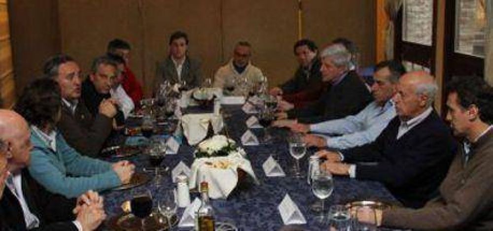 Eseverri se reuni� con Lavagna y otros Intendentes del Frente Renovador