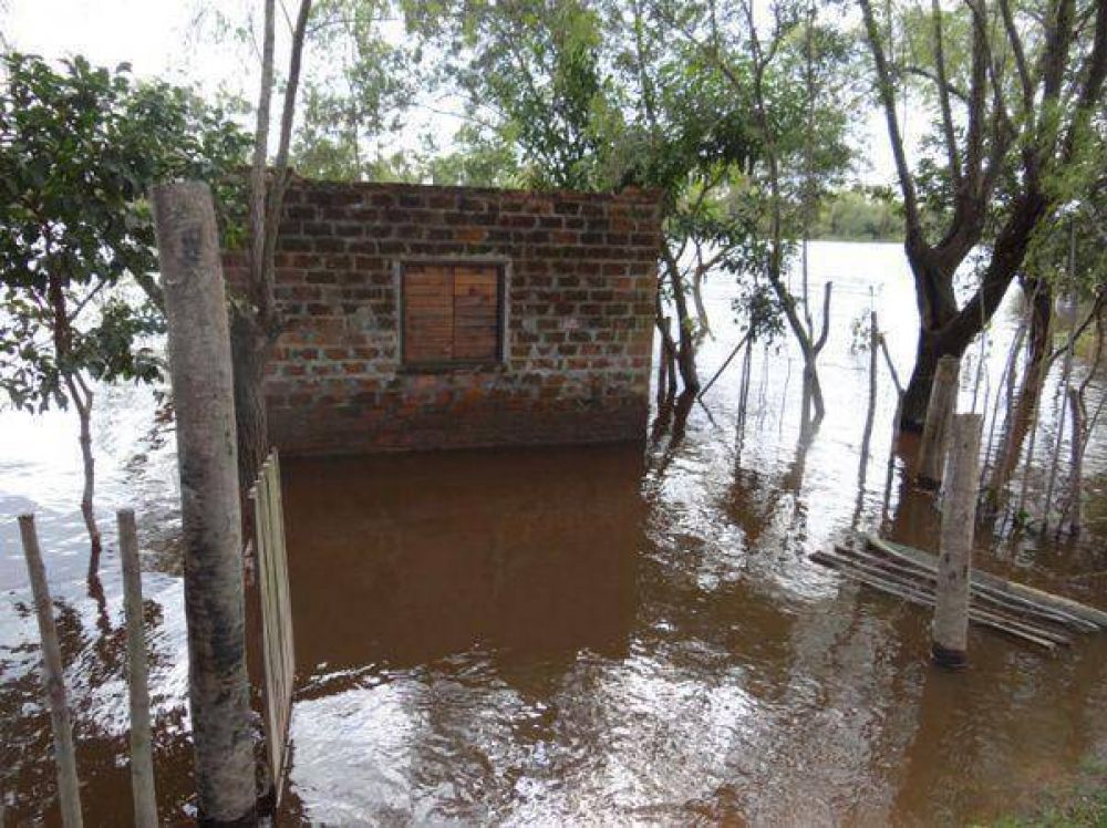 Crecida del Paran�: se tardar� 30 d�as m�s para que las familias puedan regresar a sus casas