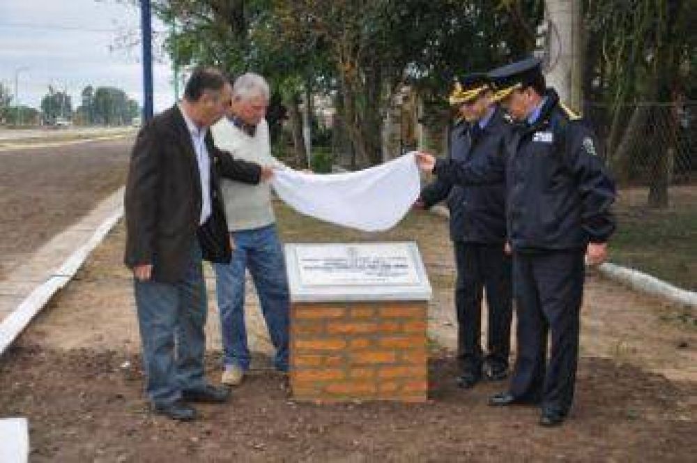 Se inaugur� una colectora con el nombre Comisario 