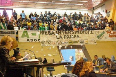 Diputados piden retomar la paritaria para resolver 