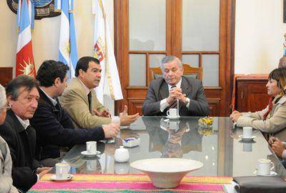 El Intendente Infante recibi la visita del ministro Gelid y comisionados municipales