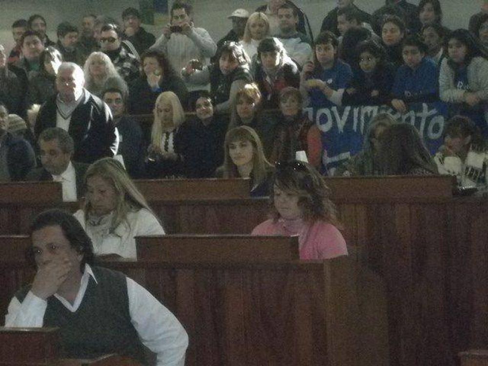 �La Tigresa� Acu�a acudi� a su primera sesi�n como concejal del Frente Renovador