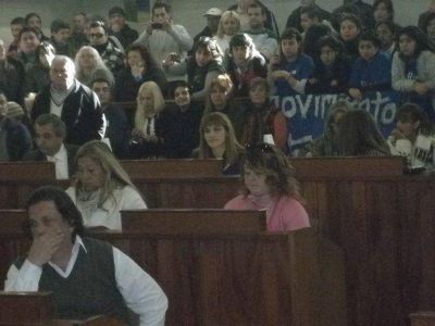 �La Tigresa� Acu�a acudi� a su primera sesi�n como concejal del Frente Renovador