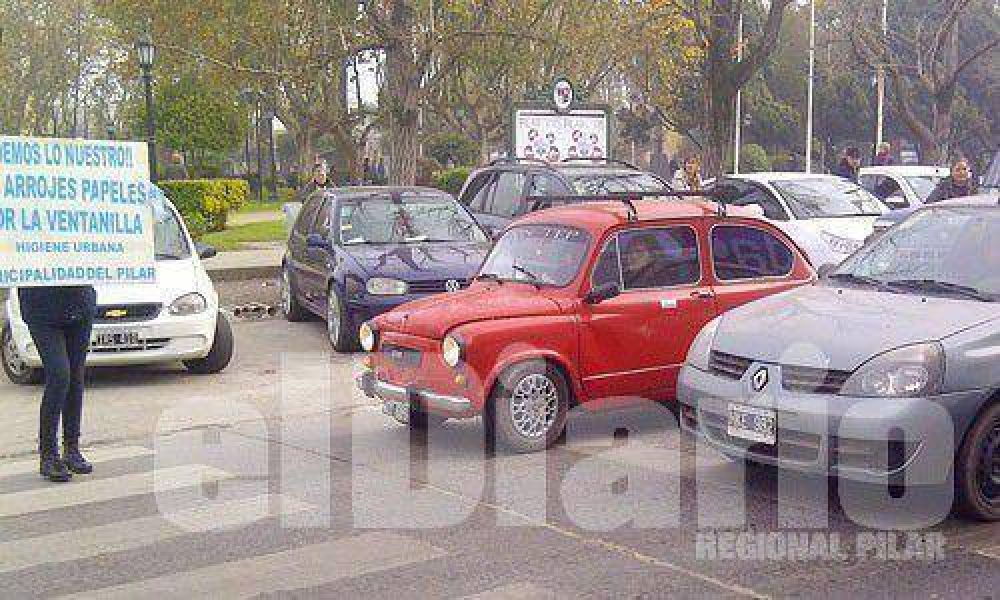 Para que los automovilistas no arrojen papeles a la calle