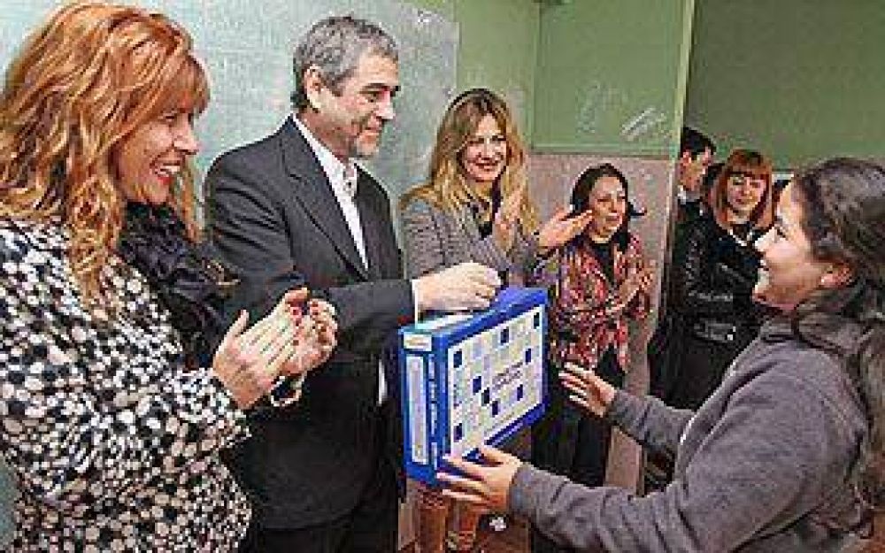 Ferraresi y De Luc�a inauguraron obras
